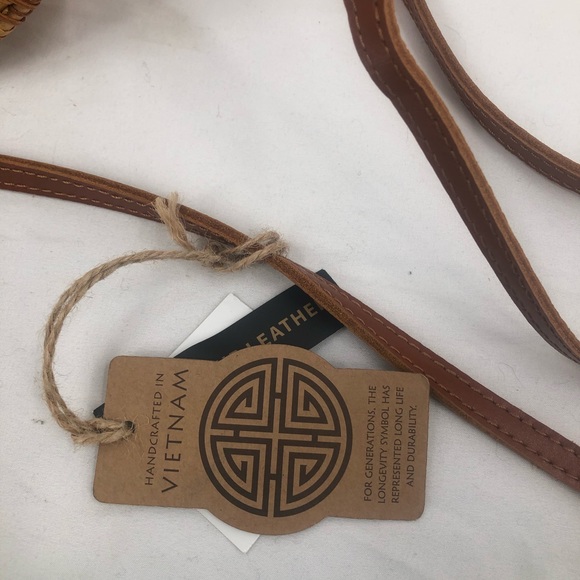 Round Wicker Women’s cross body purse W/handle - Picture 2 of 13